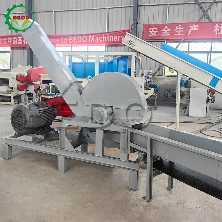 Trituradora automática del tipo tambor del transportador de alimentación de la máquina trituradora de madera eléctrica de la capacidad 3-5t/h