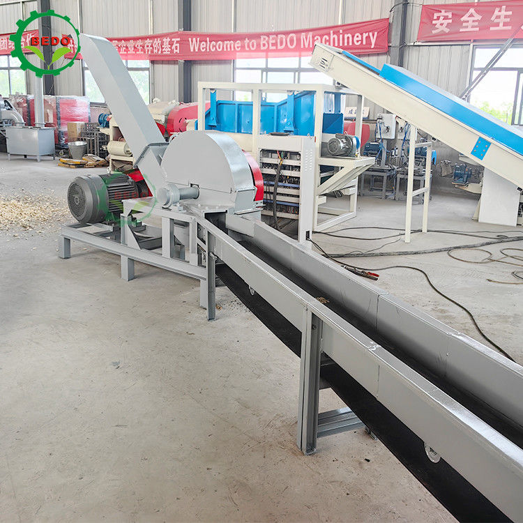 37KW Maquinaria de trituración de madera para la silvicultura transportador de alimentación de 25-35mm Trituración de tipo tambor
