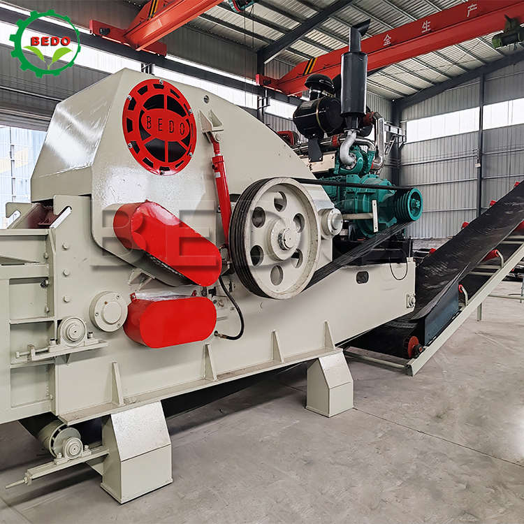Transportador de alimentación 235HP Motor hidráulico Maquina de trituración de madera 700x400mm Tipo de tambor de entrada Trituradora industrial