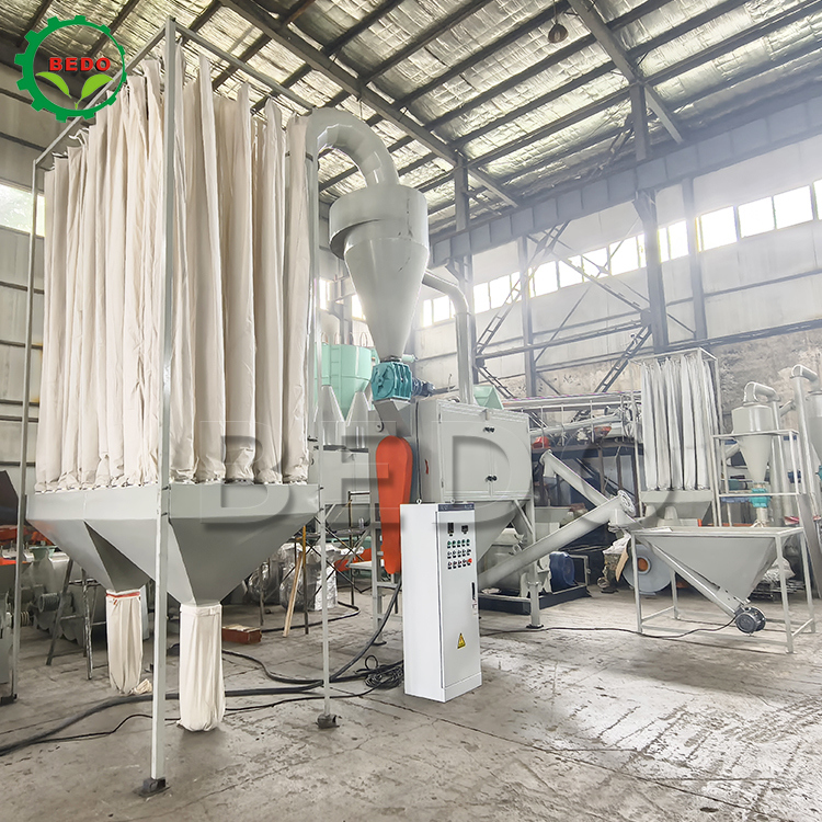 Máquina de polvo de madera de bajo ruido de 50 Hz con tamaño de alimentación máximo de 8 mm para una molienda eficiente de aserrín de madera