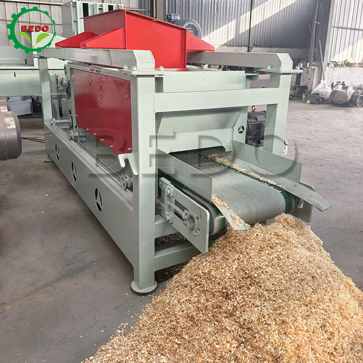 3600 r/min Máquina de forraje de madera 380V Motor Equipo de producción automático de ropa de cama para animales