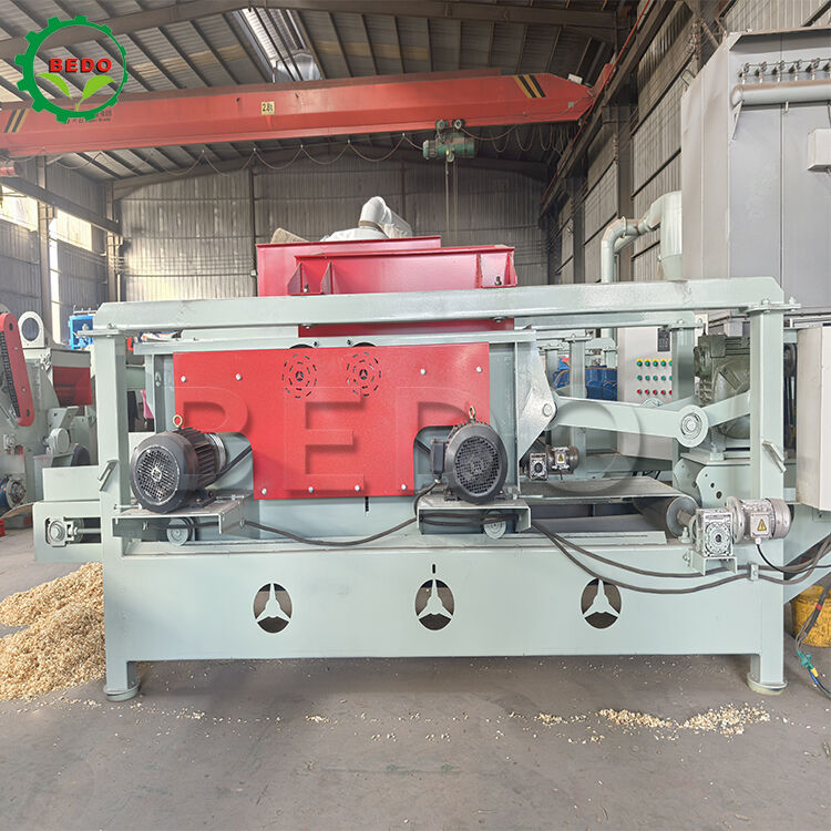 1-10 mm Máquina ajustable de forrajes de madera 7.5kw Eje principal 800kg/h Unidad de producción de capacidad