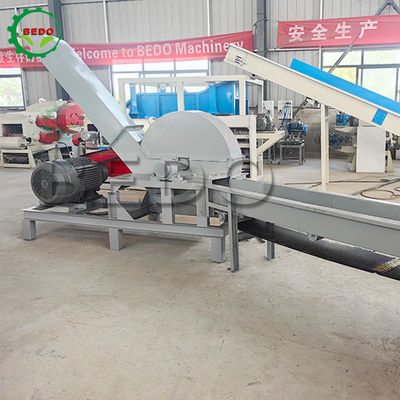 6pcs cuchillas 37KW máquina de trituración de madera eléctrica de potencia principal con transportador de alimentación de 4m