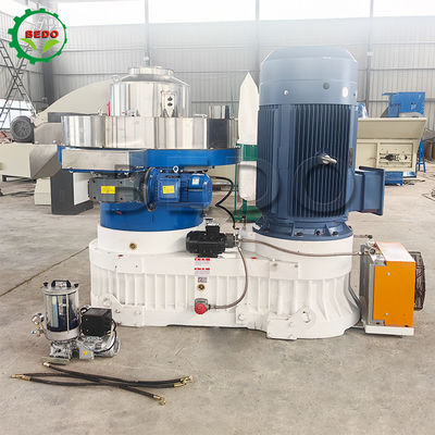 Máquina de pellets de madera de 132KW con capacidad de 1,2-1,5 toneladas Un año de garantía