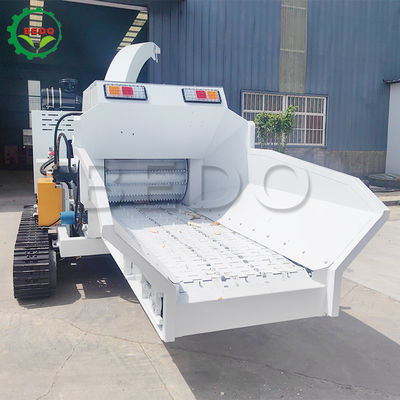 6000 kg/h Producción Máquina de trituradora de madera de trabajo pesado 360° Paracaídas ajustables Peso remolcable 4 toneladas