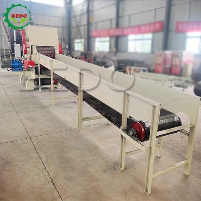 Potente máquina de trituración de madera con motor diesel con tamaño de trituración de 25-35 mm y capacidad de 12-15 t/h