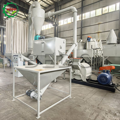 Máquina de polvo de madera de bajo ruido de 50 Hz con tamaño de alimentación máximo de 8 mm para una molienda eficiente de aserrín de madera