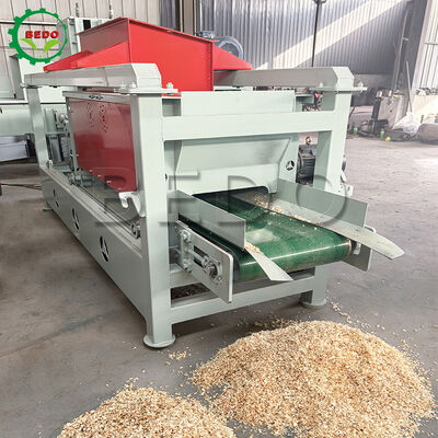 Máquina de forrajes de madera de acero al carbono 1-2 mm Forrajes uniformes Equipo automático de reciclaje de residuos de madera