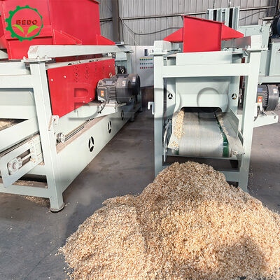 Afeitadora industrial de virutas de madera con potencia de eje principal de 7,5 kW*4 para un grosor de virutas de 1-2 mm y una velocidad de rotación de 3600 r/min