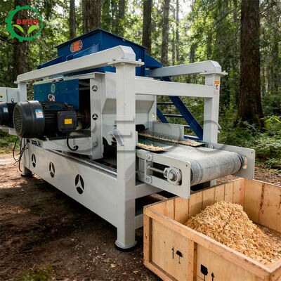 Máquina de virutas de madera de 125 mm de diámetro de rodillo con cuerpo principal de acero al carbono y potencia de 7,5 kW en 2 ejes principales, ideal para virutas de madera